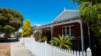 Property downturn hides dozens of buyer hotspots around Australia